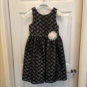 Girls Black and White Sleeveless Scoop Neck Party Dress EUC